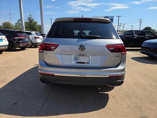 2024 Volkswagen Tiguan 2.0T SE