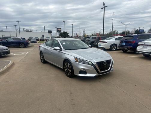 Brilliant Silver Metallic 2021 Nissan Altima 2.5 SV