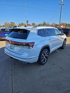 Opal White Pearl 2026 Volkswagen Atlas 2.0T SEL Premium R-Line