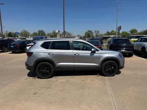 2025 Volkswagen Taos 1.5T SEL