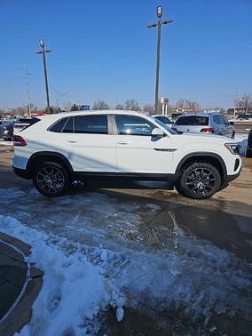 2025 Volkswagen Atlas Cross Sport 2.0T SE w/Technology