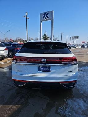 2025 Volkswagen Atlas Cross Sport 2.0T SE w/Technology