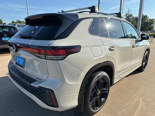 2025 Volkswagen Tiguan 2.0T SE R-Line Black