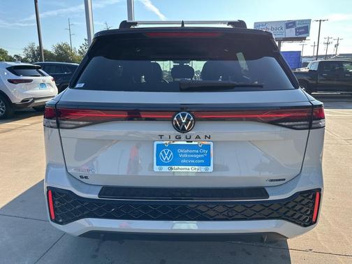 2025 Volkswagen Tiguan 2.0T SE R-Line Black