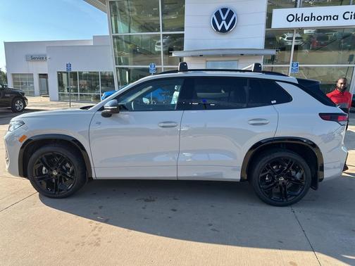 2025 Volkswagen Tiguan 2.0T SE R-Line Black