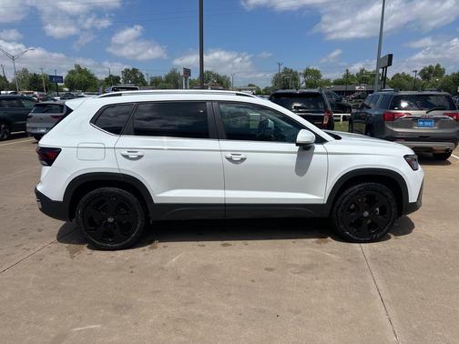 Pure White 2025 Volkswagen Taos 1.5T SEL