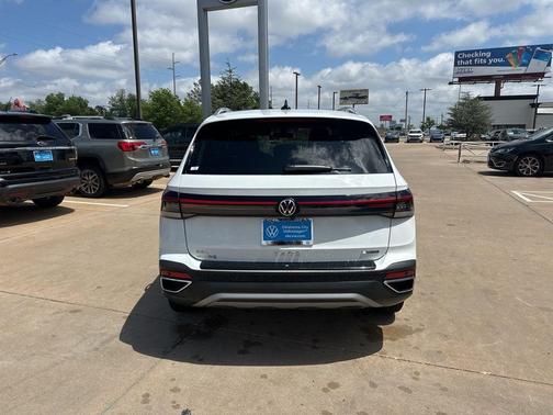 Pure White 2025 Volkswagen Taos 1.5T SEL