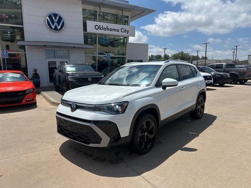 Pure White 2025 Volkswagen Taos 1.5T SEL