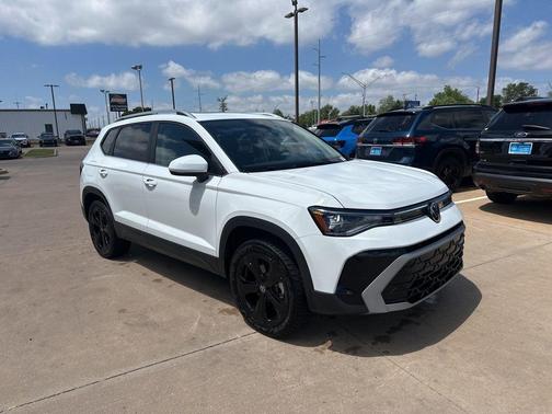 Pure White 2025 Volkswagen Taos 1.5T SEL