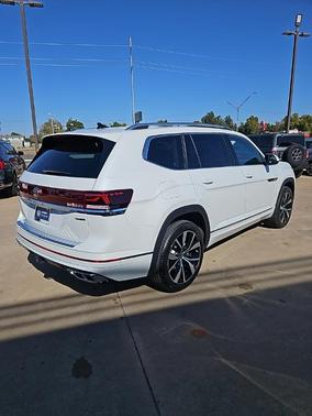 2025 Volkswagen Atlas 2.0T SEL Premium R-Line