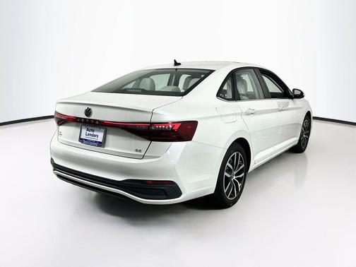 Opal White Pearl 2025 Volkswagen Jetta 1.5T SE