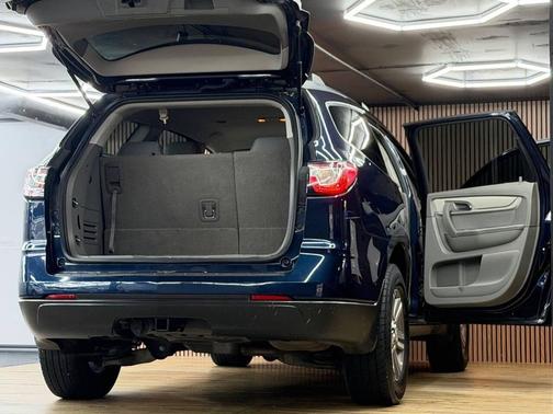 Atlantis Blue Metallic 2017 Chevrolet Traverse LS
