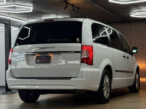 2015 Chrysler Town & Country Touring