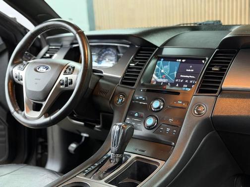 2018 Ford Taurus SEL