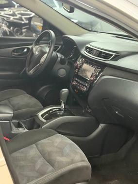 Brilliant Silver 2016 Nissan Rogue SV