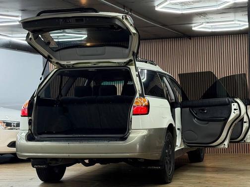 2000 Subaru Outback Base
