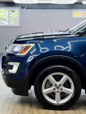 Blue Jeans 2017 Ford Explorer XLT