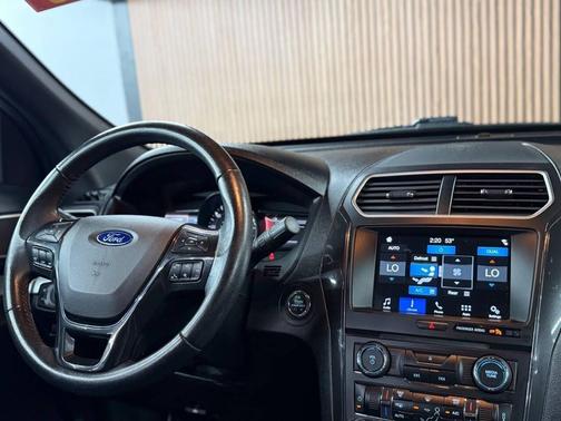 Blue Jeans 2017 Ford Explorer XLT