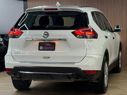 Glacier White 2018 Nissan Rogue SV