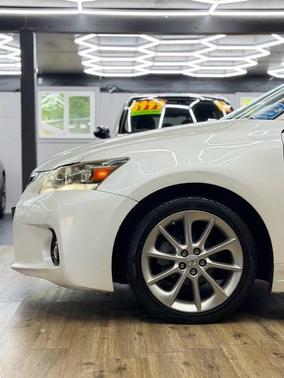 Ultra White 2013 Lexus CT 200h Base 4dr Hatchback
