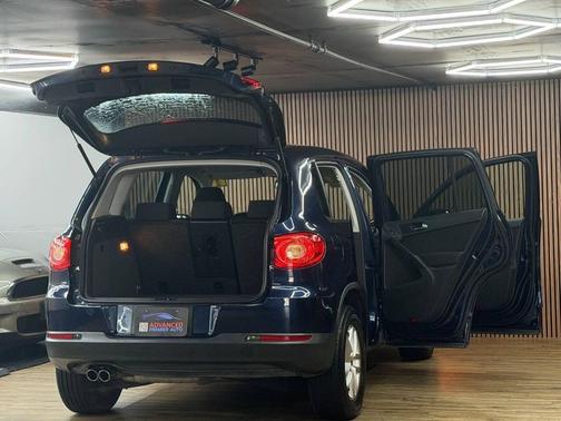 Night Blue Metallic 2011 Volkswagen Tiguan S