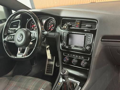 2015 Volkswagen Golf GTI 2.0T S 4-Door