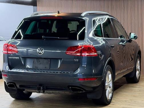 Night Blue Metallic 2012 Volkswagen Touareg VR6 Lux