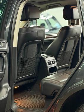 Night Blue Metallic 2012 Volkswagen Touareg VR6 Lux