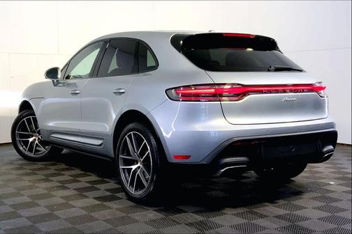 2025 Porsche Macan AWD