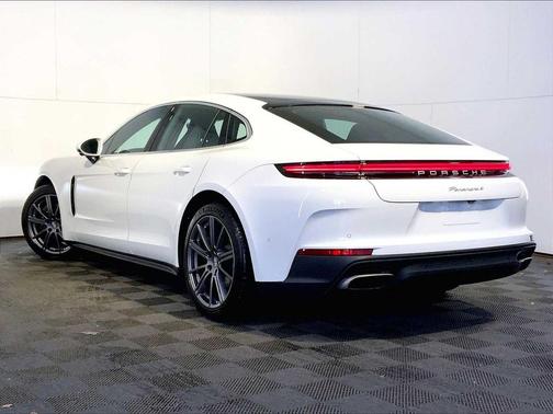 2025 Porsche Panamera 4