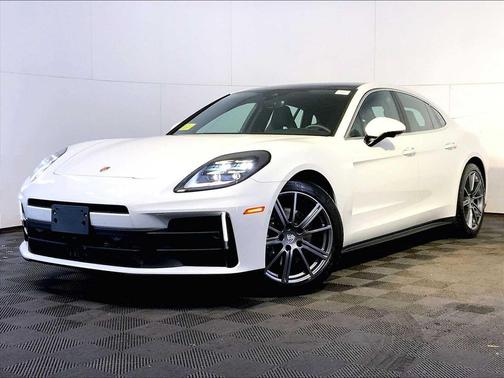 2025 Porsche Panamera 4