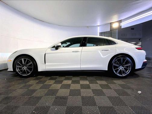 2025 Porsche Panamera 4