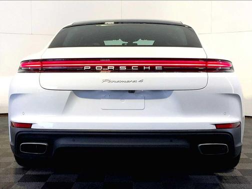 2025 Porsche Panamera 4