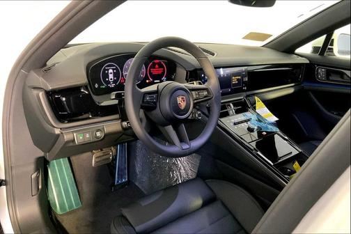 2025 Porsche Panamera 4