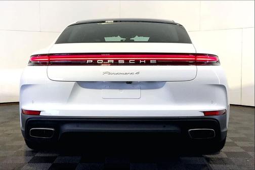 2025 Porsche Panamera 4
