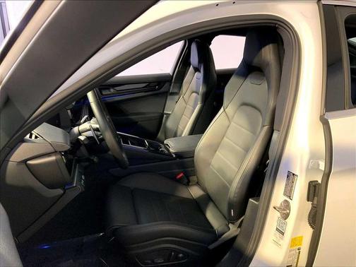 2025 Porsche Panamera 4