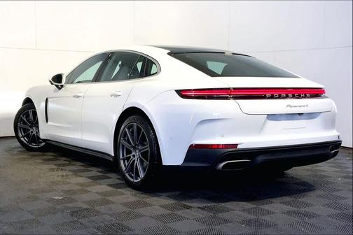 2025 Porsche Panamera 4