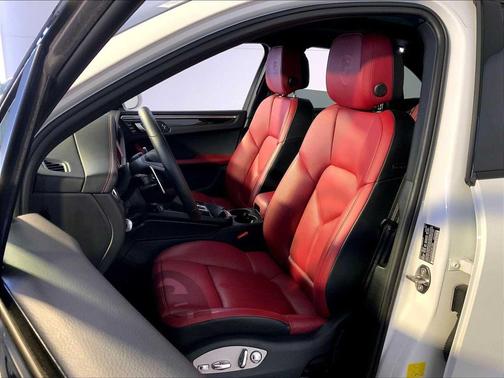 2023 Porsche Macan T