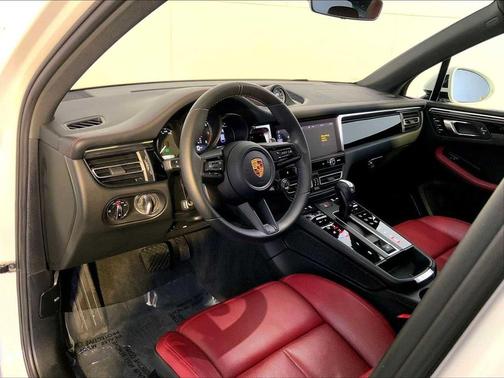 2023 Porsche Macan T