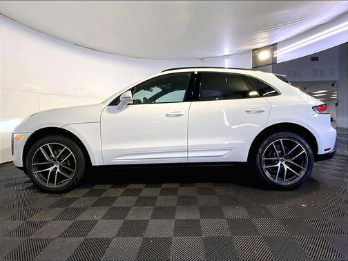 2026 Porsche Macan AWD