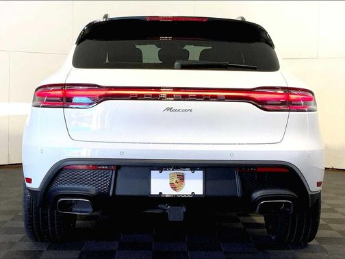 2026 Porsche Macan AWD