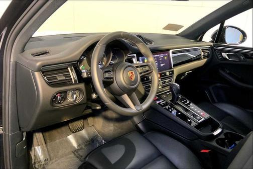 2025 Porsche Macan AWD