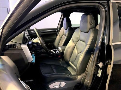 Black 2014 Porsche Cayenne Platinum Edition