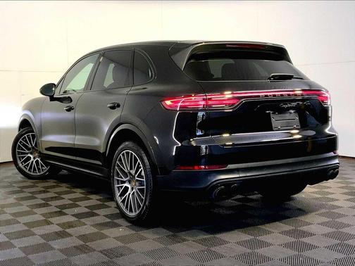 2022 Porsche Cayenne Cayenne