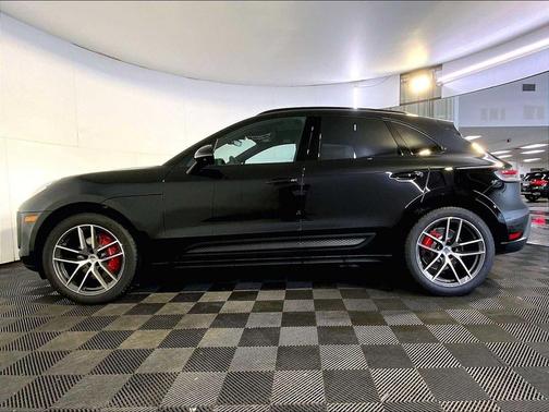 A1/Black 2026 Porsche Macan Macan