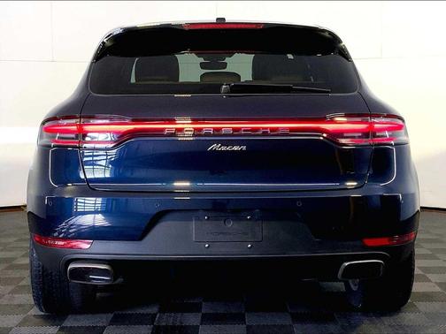 Night Blue Metallic 2020 Porsche Macan Macan