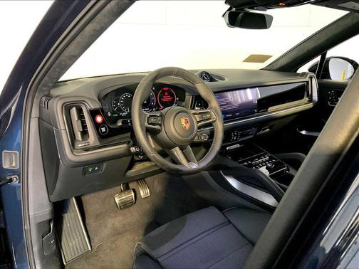 2026 Porsche Cayenne GTS