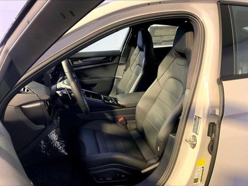 2026 Porsche Panamera 4