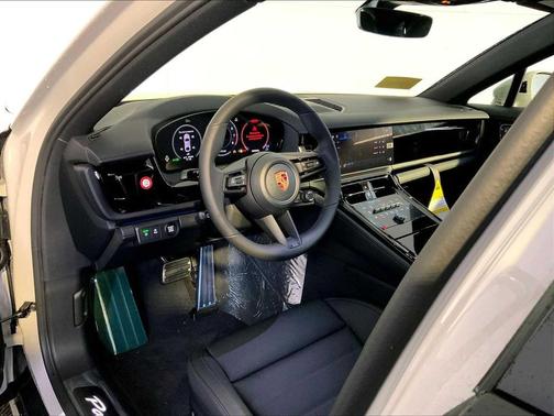 2026 Porsche Panamera 4