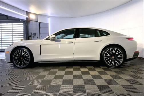 2026 Porsche Panamera 4